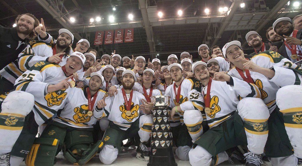 Alberta stay atop CIS Men's Ice Hockey Top 10