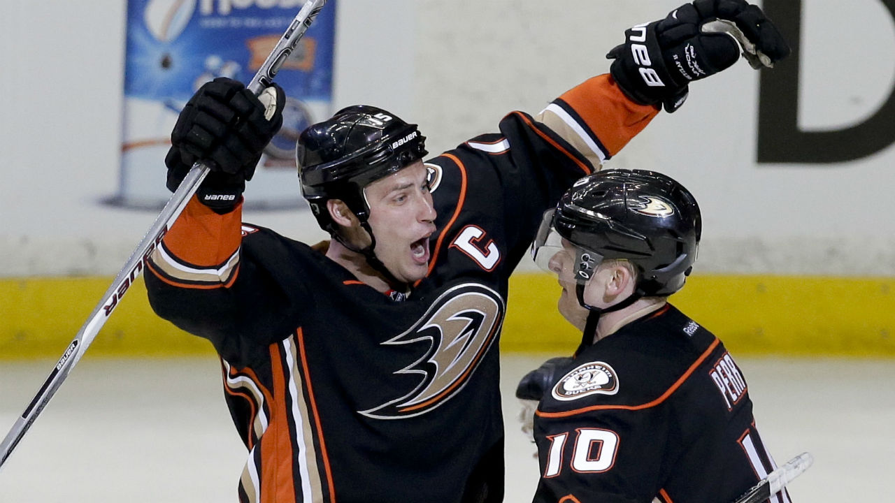 Anaheim Ducks center Ryan Getzlaf, left, celebrates with Corey Perry.  (Chris Carlson/AP)