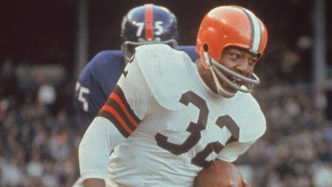 Jim Brown carries the ball during an NFL football game against the New York Giants. (AP)