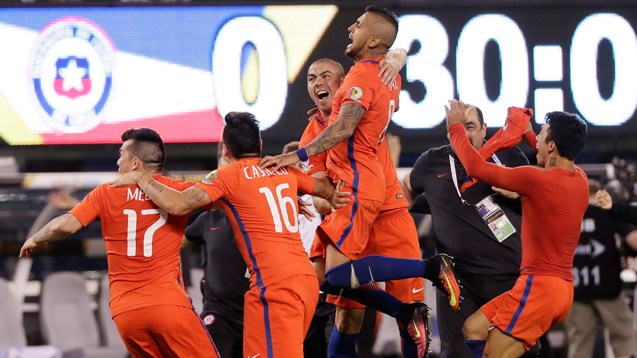 Chile players celebrate after defeating Argentina 4-2 in penalty kicks in the Copa America Centenario championship soccer match, Sunday, June 26, 2016, in East Rutherford, N.J. (Matt Slocum/AP)