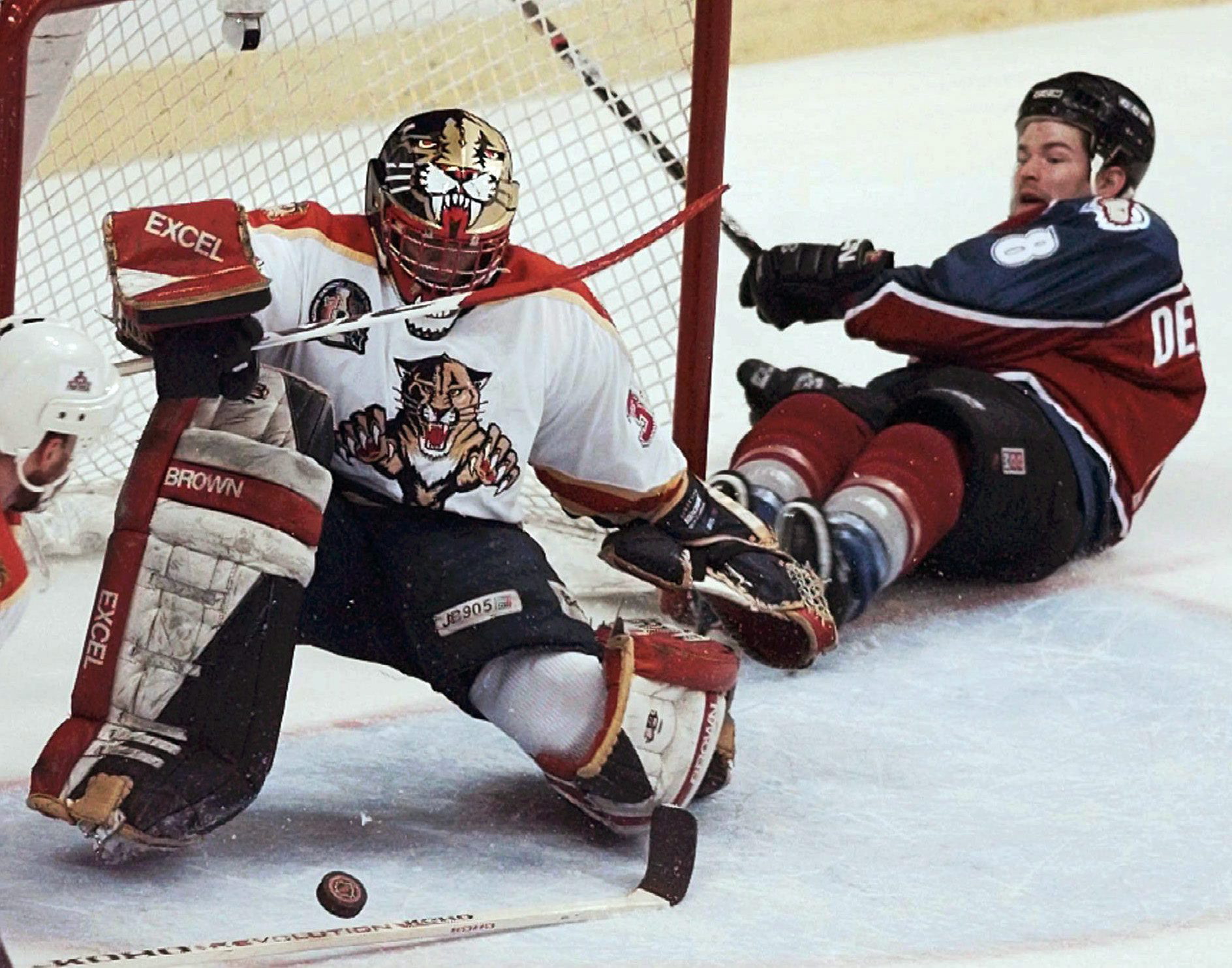 (XMH 202) MIAMI, June 10--Florida Panthers goaltender John Vanbiesbrouck makes the save as Colorado Avalanche Adam Deadmarsh slides into the net during first period of Game 4 Stanley Cup Finals Monday in Miami. (CP PHOTO) 1996 (stf/Paul Chiasson)