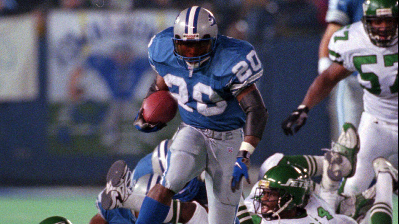 Detroit Lions' running back Barry Sanders escapes a pile of Philadelphia Eagles defenders for a touchdown. (Jeff Kowalsky/AP)