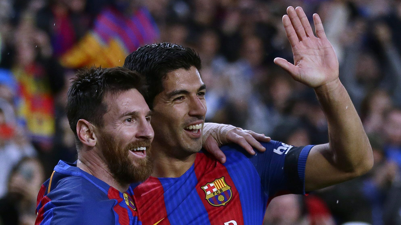 Gotta See It: Messi, Suarez settle in as soccer dads ...
