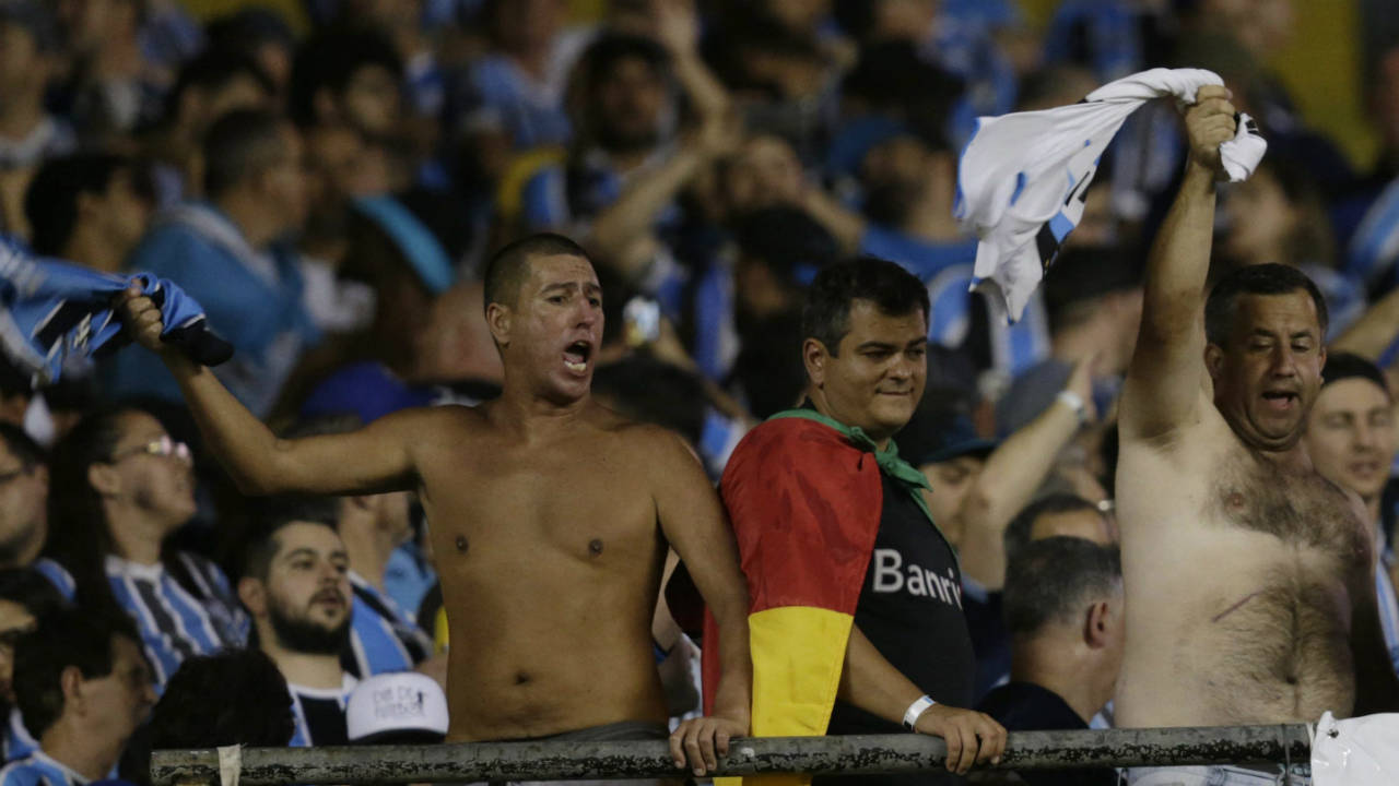 Fans of 'world's worst team' celebrate loss in Brazil 15 Minute News