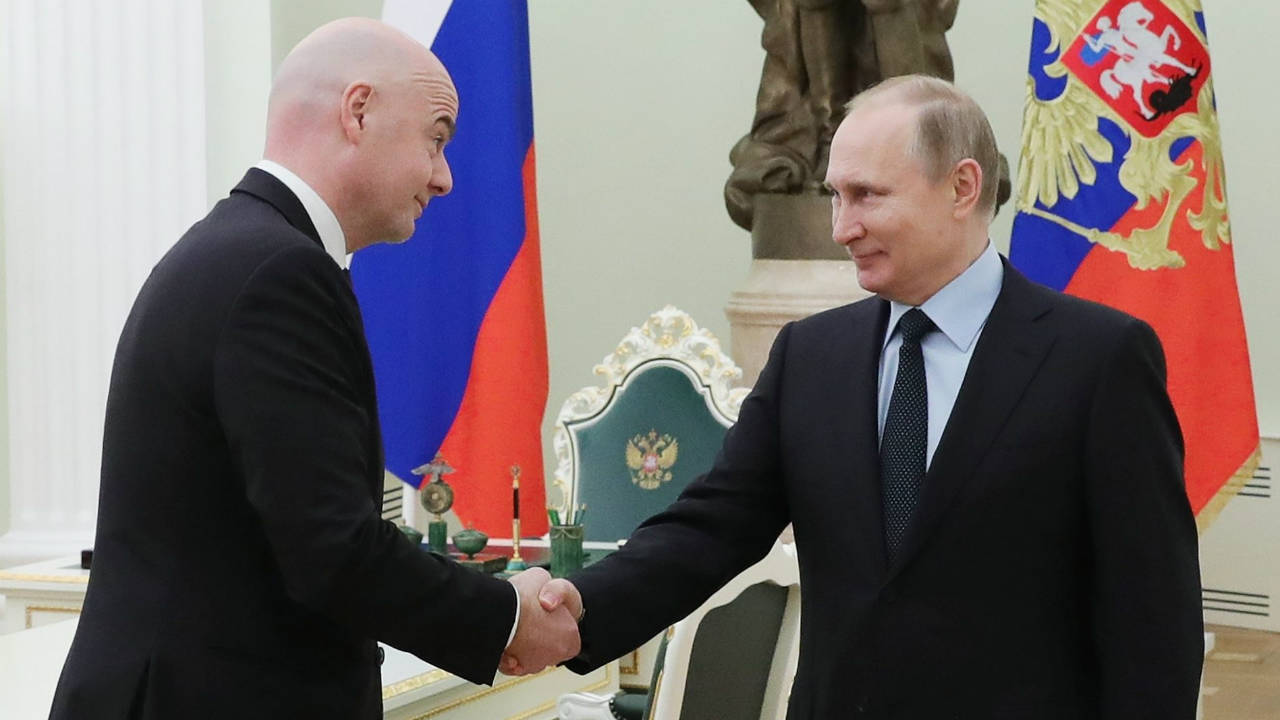 Putin meets FIFA president Infantino to discuss World Cup