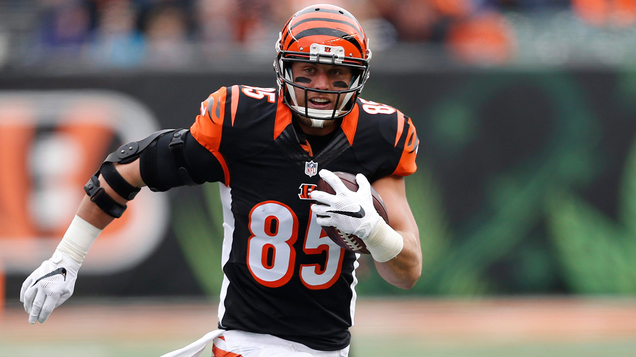 Bengals place tight end Eifert on IR with back injury | 15 Minute News