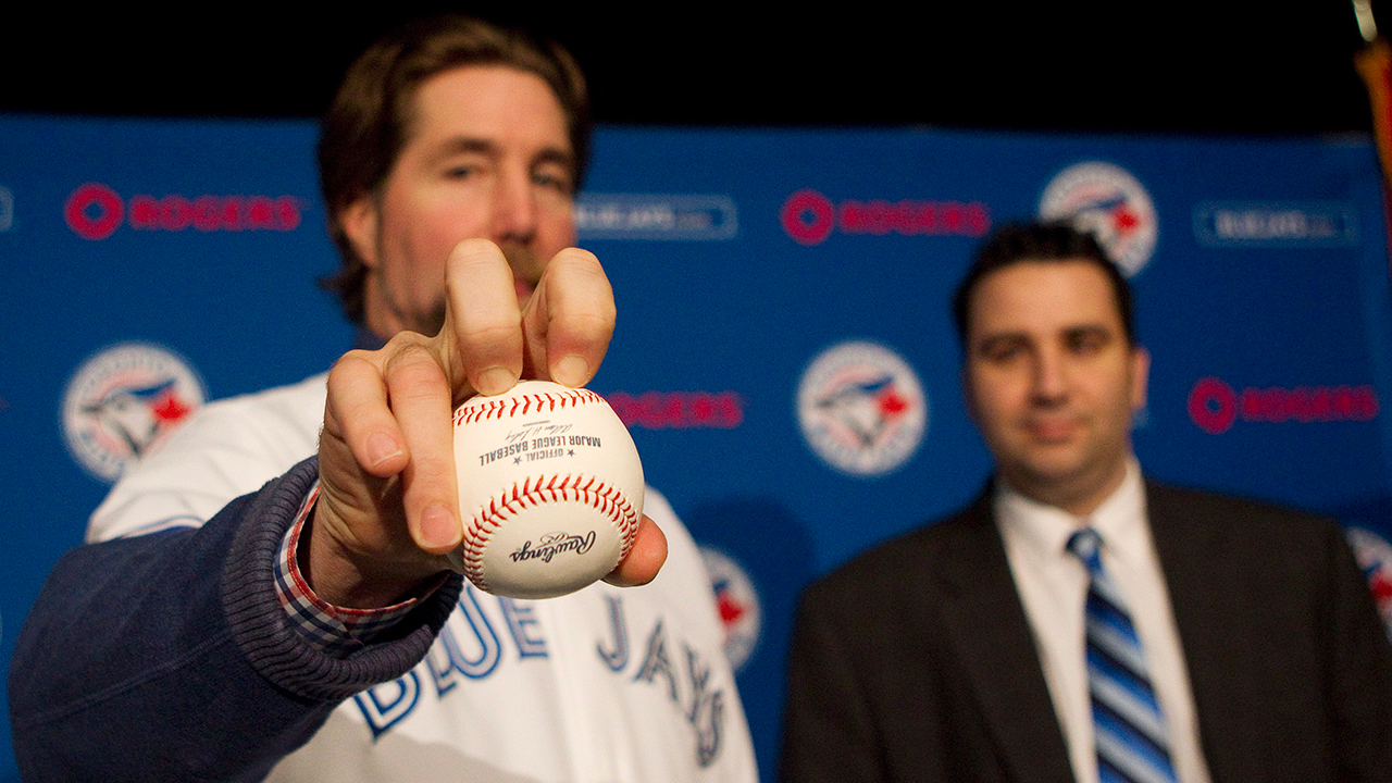 R.A. Dickey stands with then-Blue Jays GM Alex Anthopoulos at his introductory news conference in Toronto on Tuesday, January 8, 2013. (Chris Young/CP)
