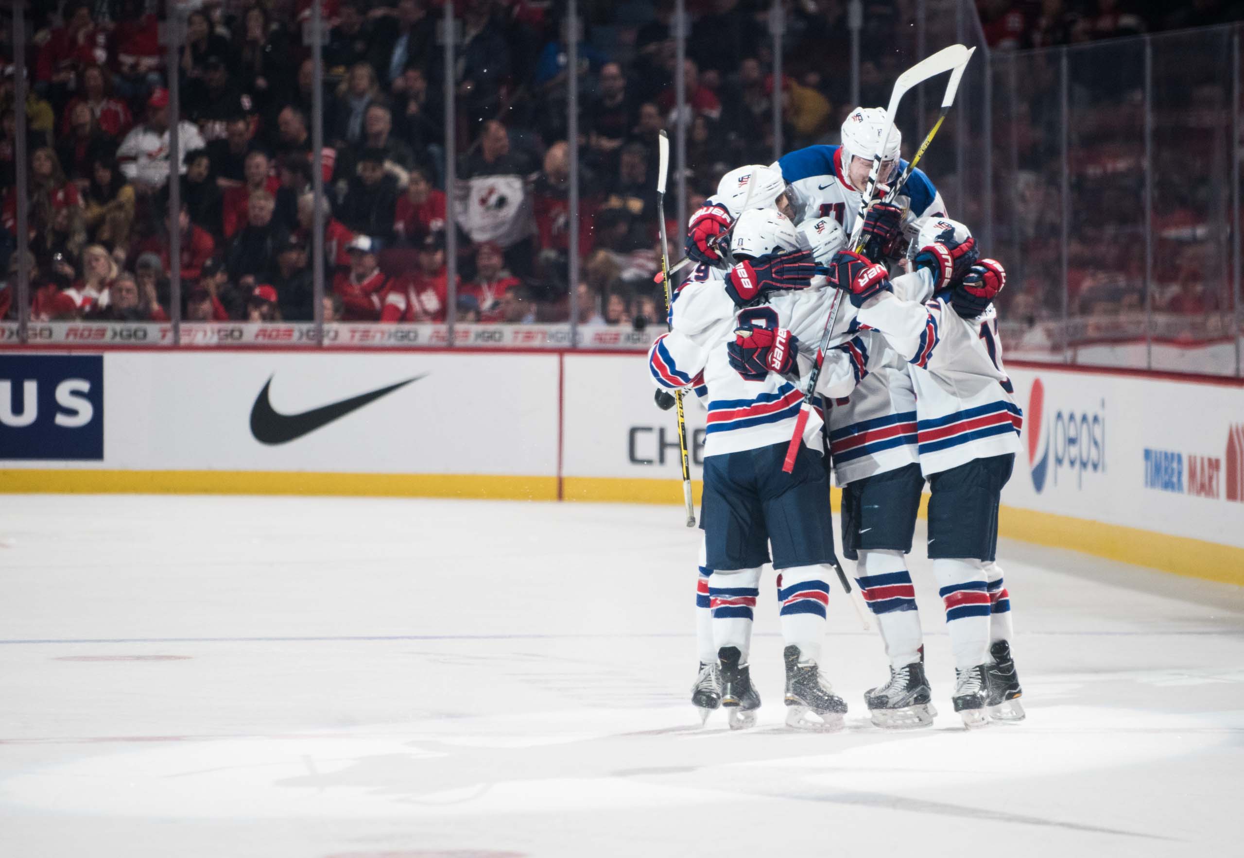 Despite falling behind 2-0 and then 4-2, the Americans were able to overcome a couple of two-goal deficits to earn the win. (Photo by Julien Grimard)