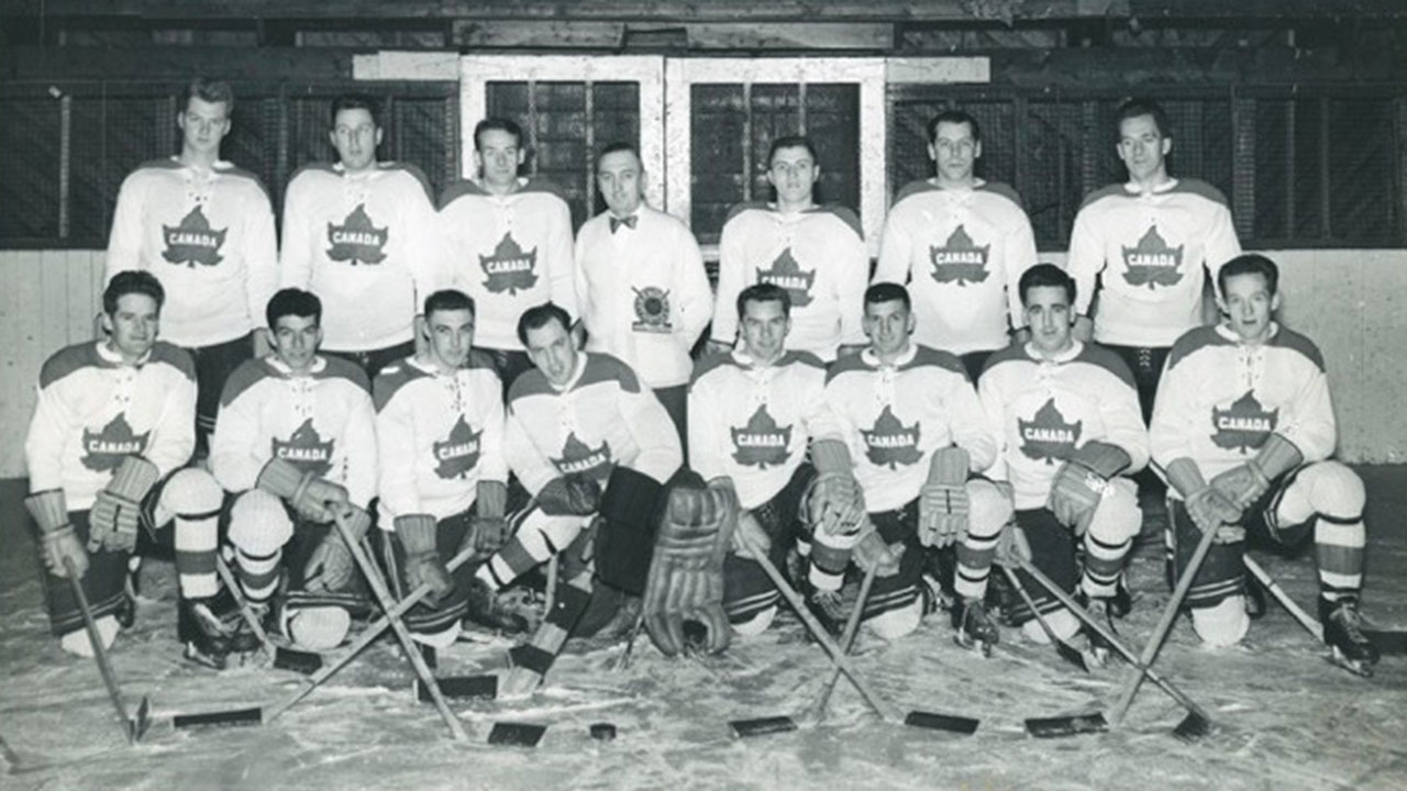 The 1954 Kenora Thistles team photo. (Lake of the Woods Museum)