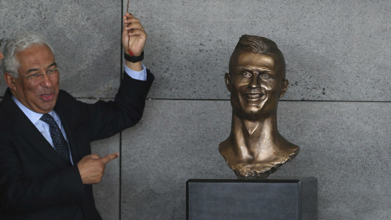 Cristiano Ronaldo immortalized in bronze statue