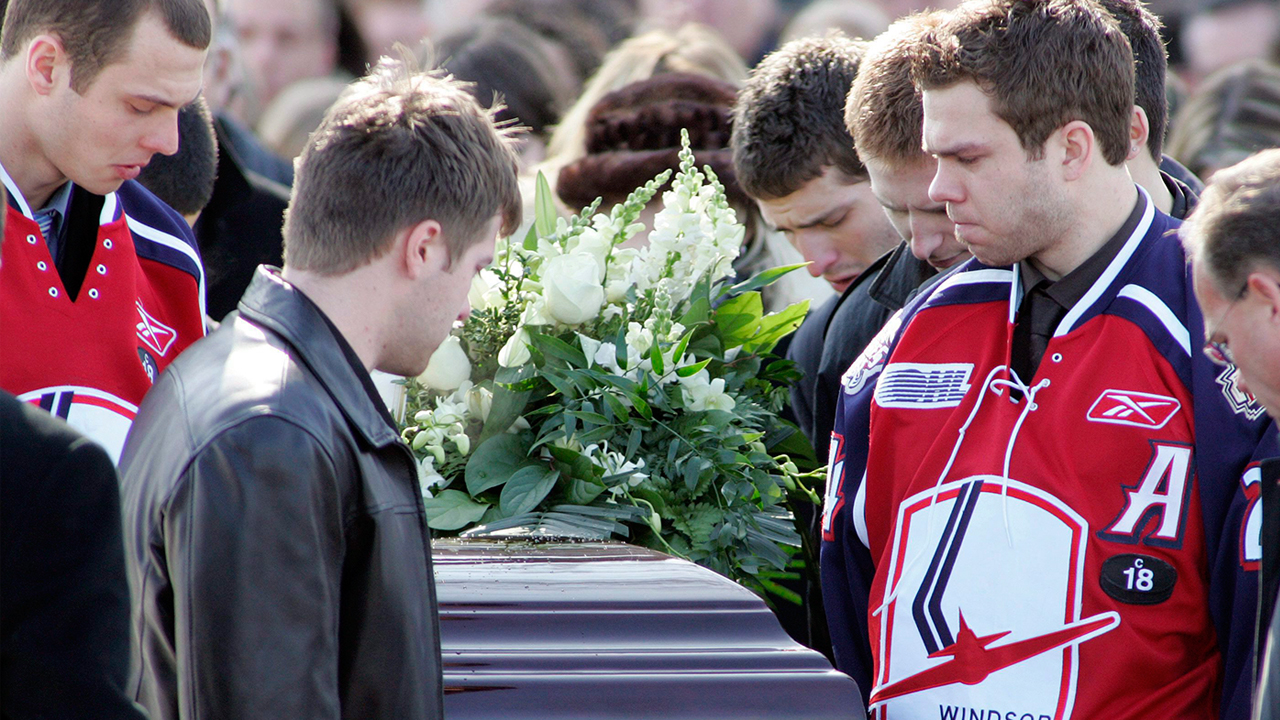 Windsor Spitfires captain dies at 19