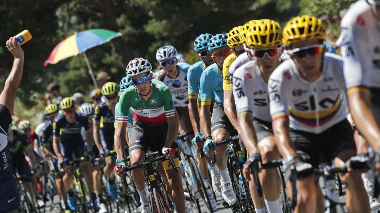 4 riders bid for victory at unpredictable Tour de France | 15 Minut...