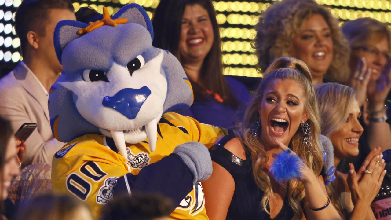 Predators mascot lands feisty chirp on Blackhawks Twitter account