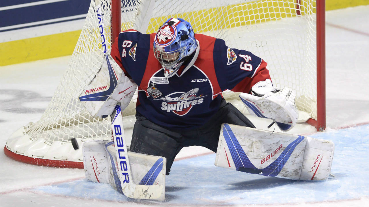 Windsor Spitfires goalie Michael DiPietro. (Adrian Wyld/CP)