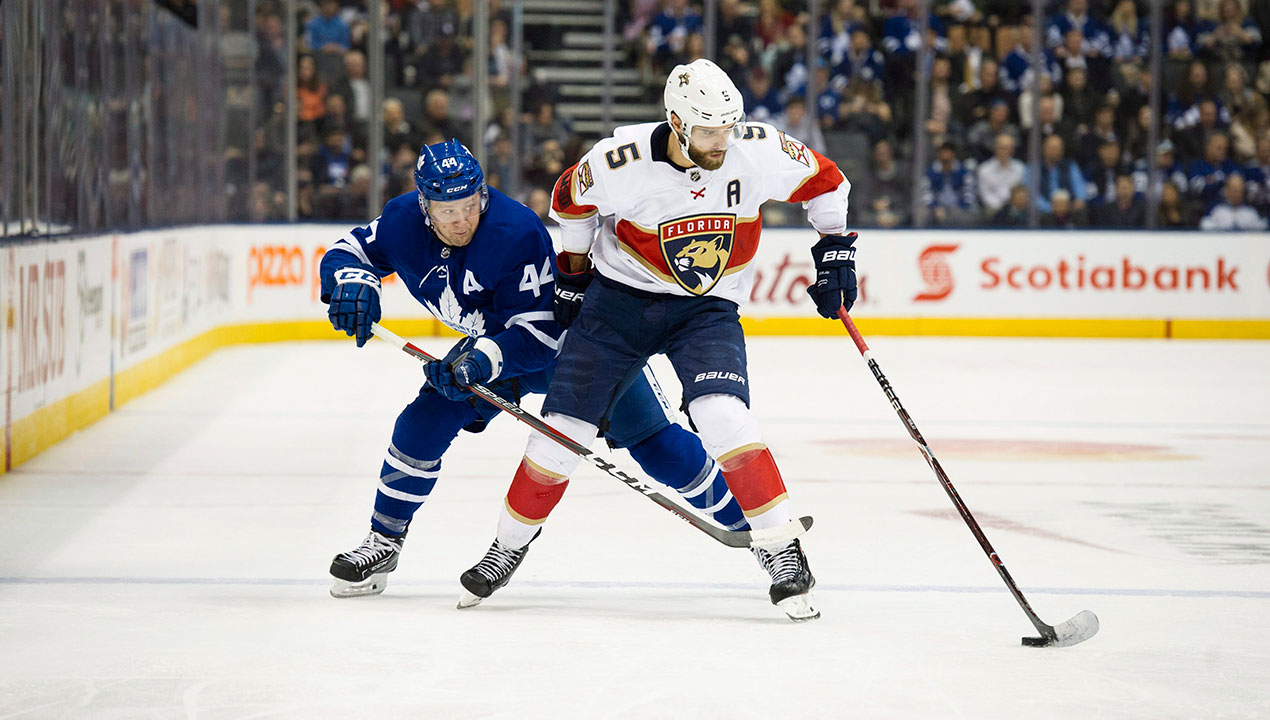 Florida Panthers defenceman Aaron Ekblad (5) moves the puck past Toronto Maple Leafs defenceman Morgan Reilly (44). (Christopher Katsarov/CP)