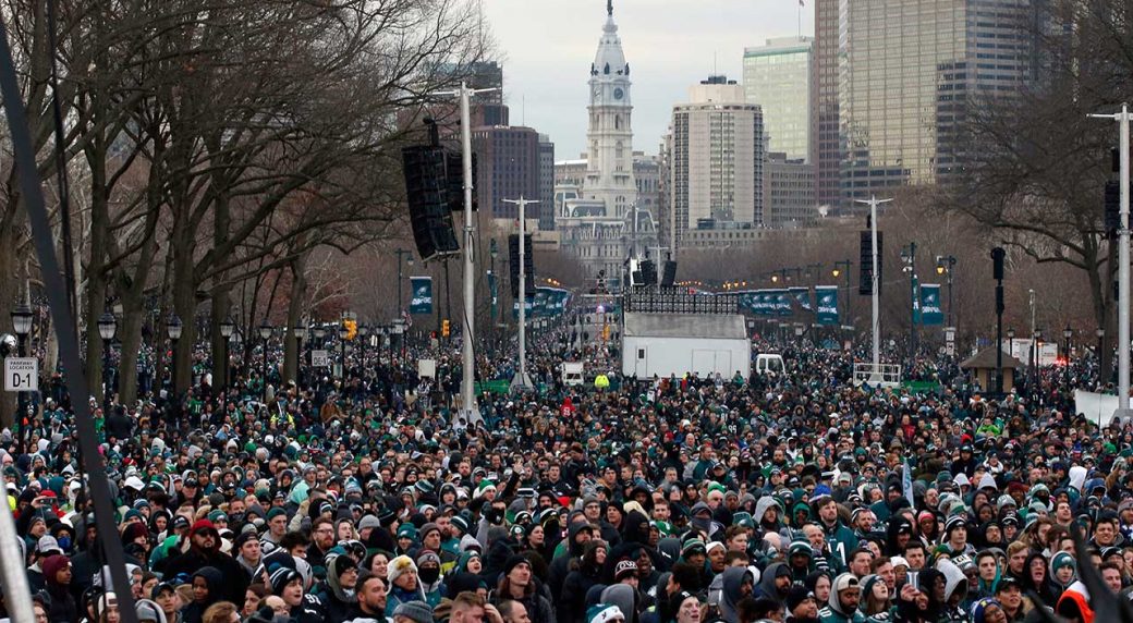 Eagles fans flock to Philadelphia to celebrate champs at 