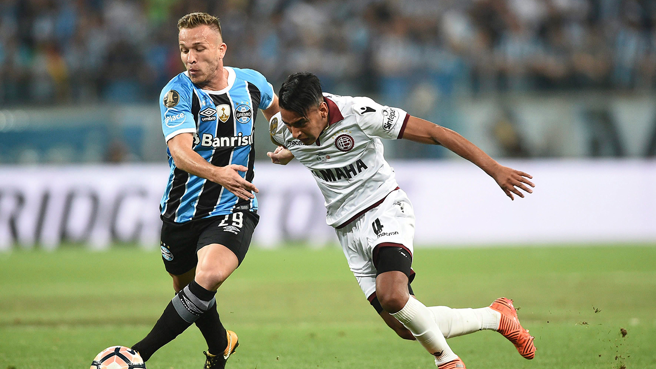 Barcelona reaches agreement for Gremio midfielder Arthur
