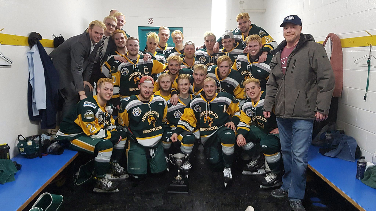 Blonde hockey girls ice — 6