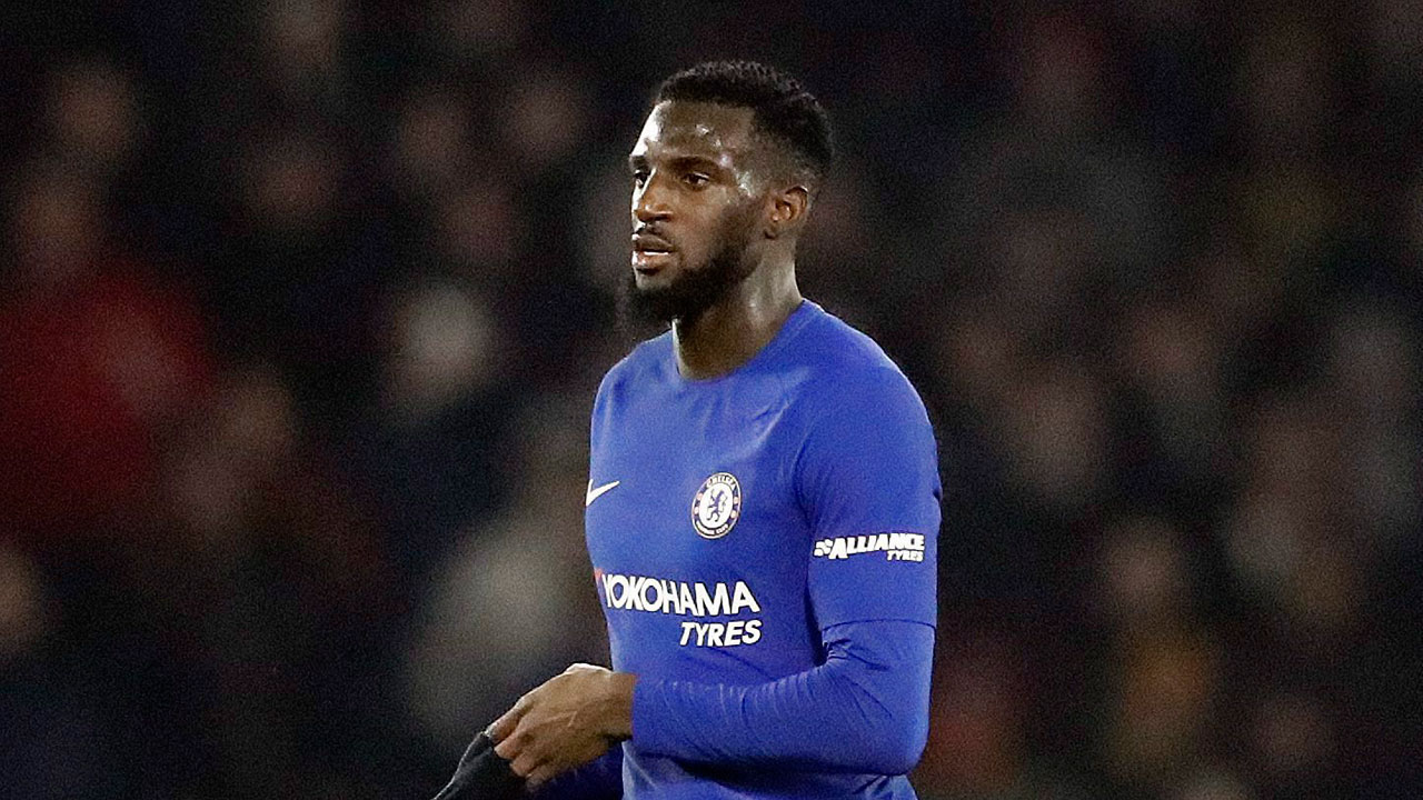 Milan signs Bakayoko on loan from Chelsea with option to buy