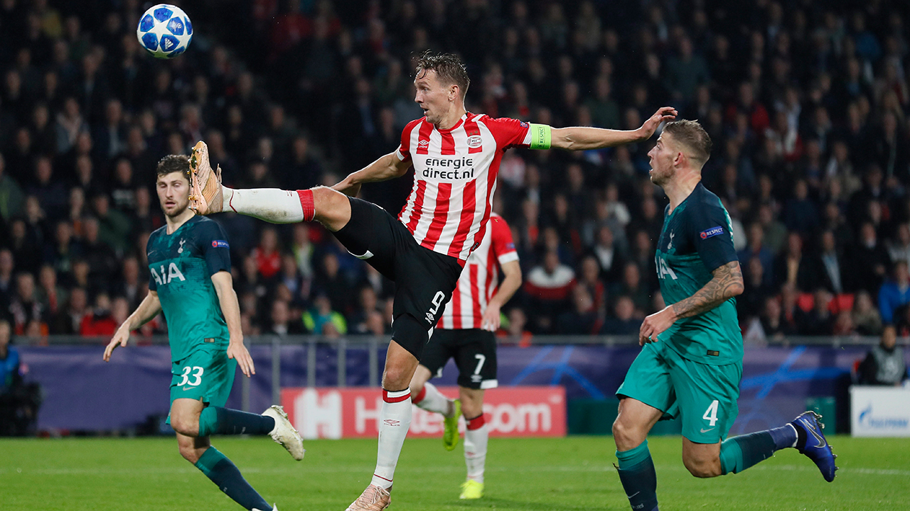 Late goal allows PSV Eindhoven to earn draw with Tottenham