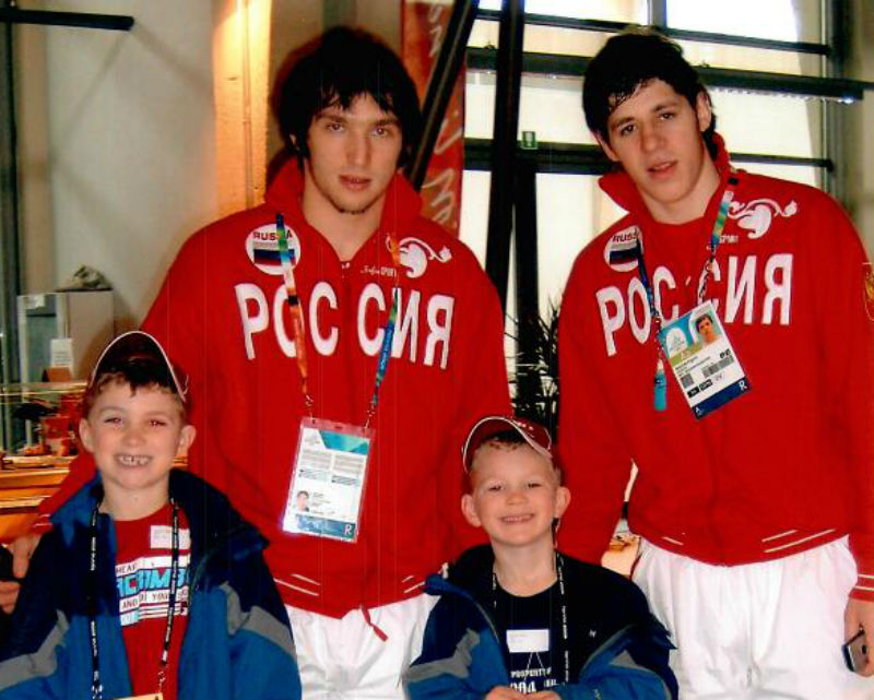 Alex Ovechkin (L) and Evgeni Malkin pose with a young Matthew (L) and Brady Tkachuk.