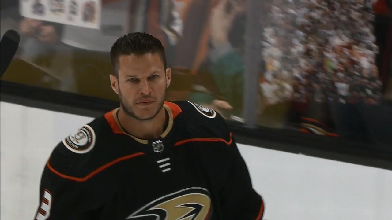 Should The Toronto Maple Leafs Sign Kevin Bieksa? | 15 Minute News